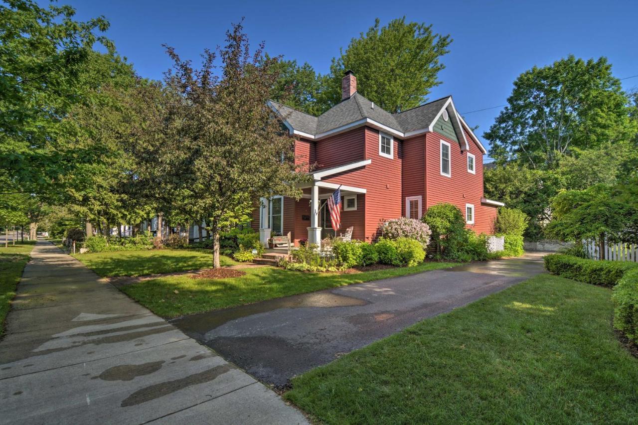 Downtown Charlevoix Duplex Half Mi To Lake Michigan Exterior photo